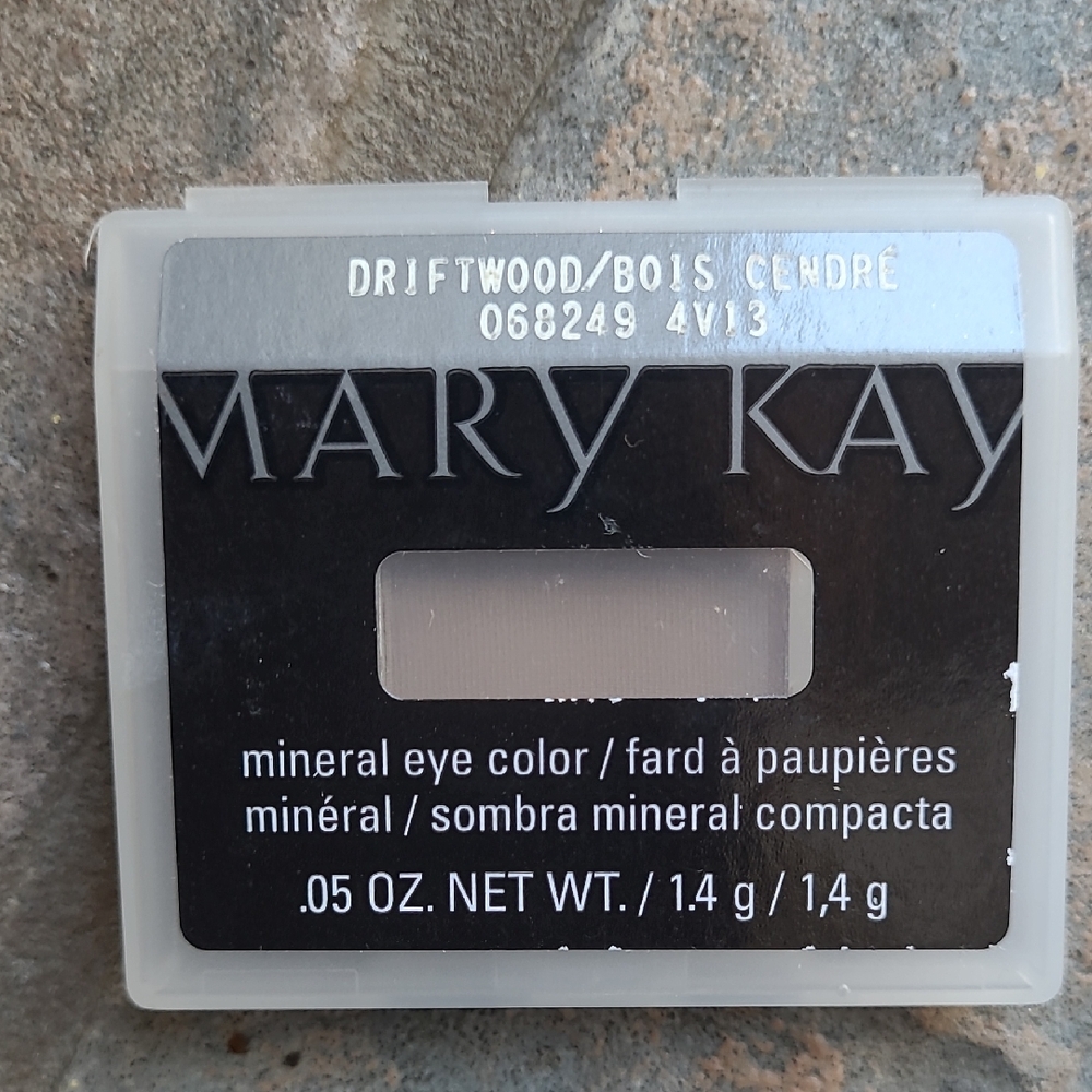 New! Mary Kay Mineral Eye Color Driftwood